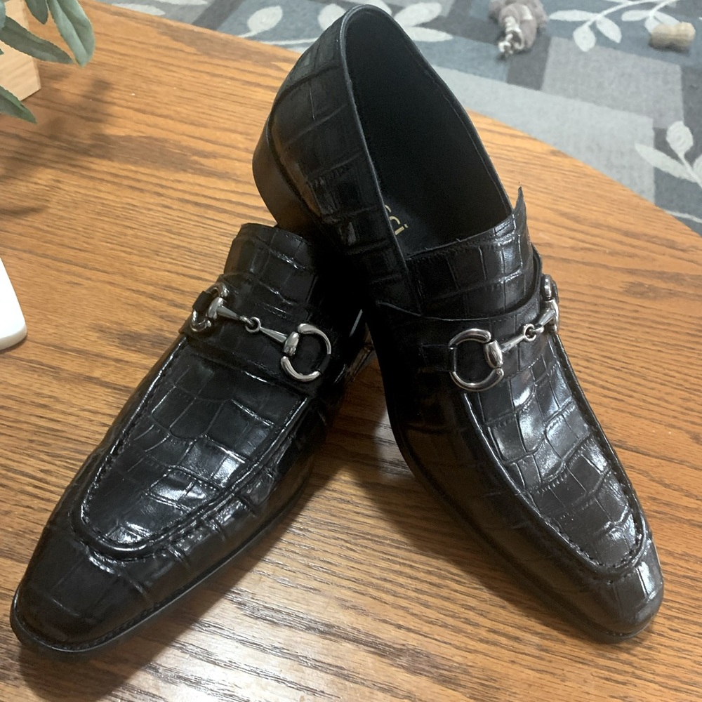 - Men’s black loafers. Carrucci. Made in Italy.